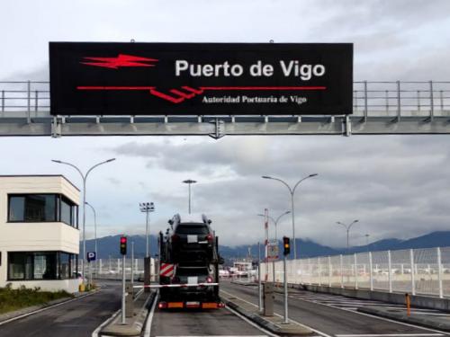Estructura en pórtico para panel led de mensaje variable. Puerto de Vigo. Autoridad portuaria de Vigo.